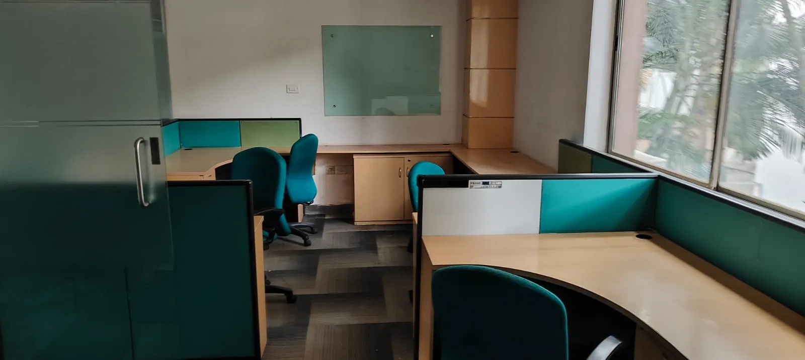 Executive Desk Demobilization | Corporate Office Dismantling HSR Layout Mid-century modular executive layout with rolling office chairs ready for corporate office dismantling HSR Layout clearouts